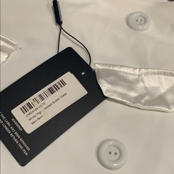 Prettylittlething white high waisted button detail - Picture 5 of 5